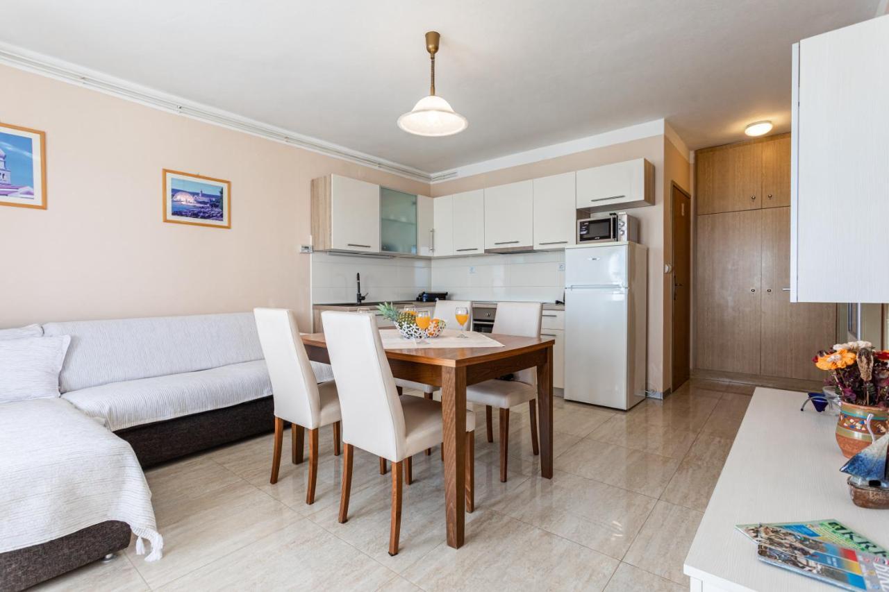 Apartments Villa Ana Крк Экстерьер фото